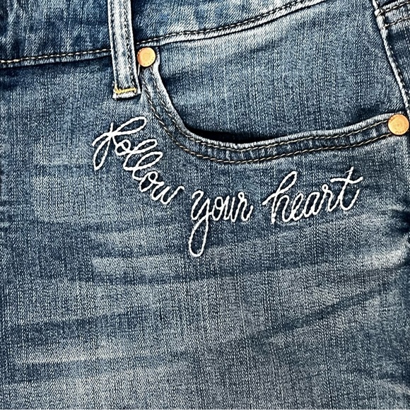 Torrid Girlfriend Embroidered Ankle Jeans Size 14R - Picture 3 of 8